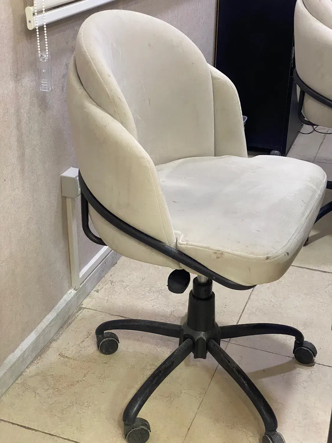 میز ناخن در حد نو|آرایشگاه و سالنهای زیبایی|رشت, دیلمان|دیوار