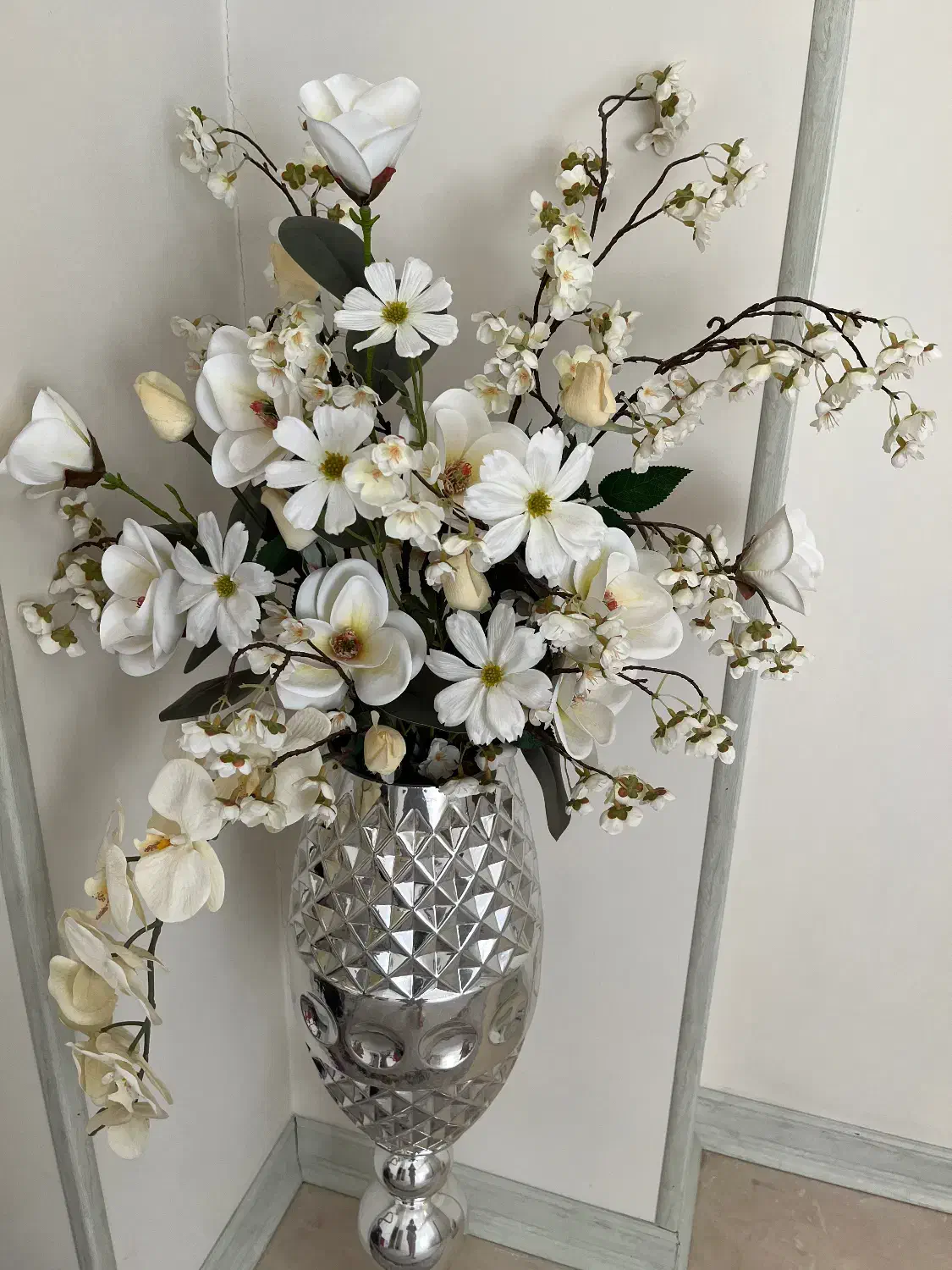 گلدان بلند به همراه گل مصنوعی خارجی|گل مصنوعی|تهران, نارمک|دیوار