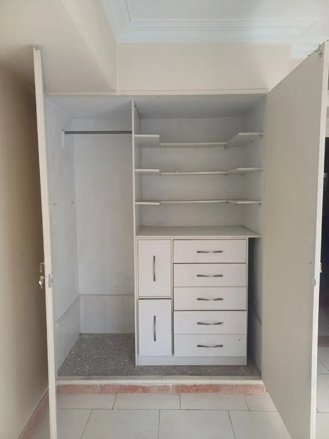 ۱۰۷ متری / دوخوابه / تک واحدی