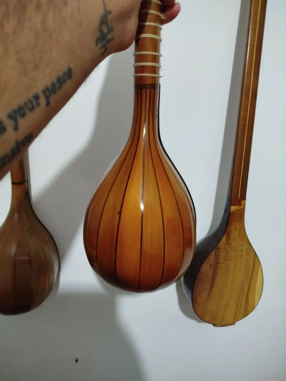 سه تار سماع|سازهای سنتی|تهران, امام زاده عبدالله|دیوار