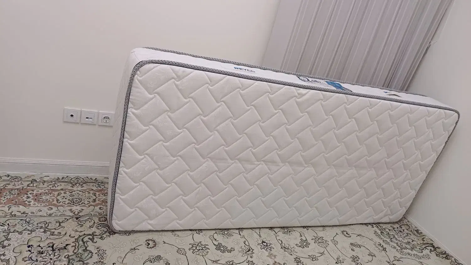 خوش خواب|تشک تختخواب|ری, فیروزآبادی|دیوار