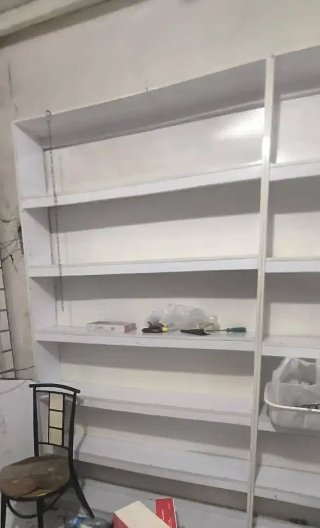 تعدادی ویترین مغازه و مانکن پا ب فروش میرسد|فروشگاه و مغازه|بندرعباس, |دیوار