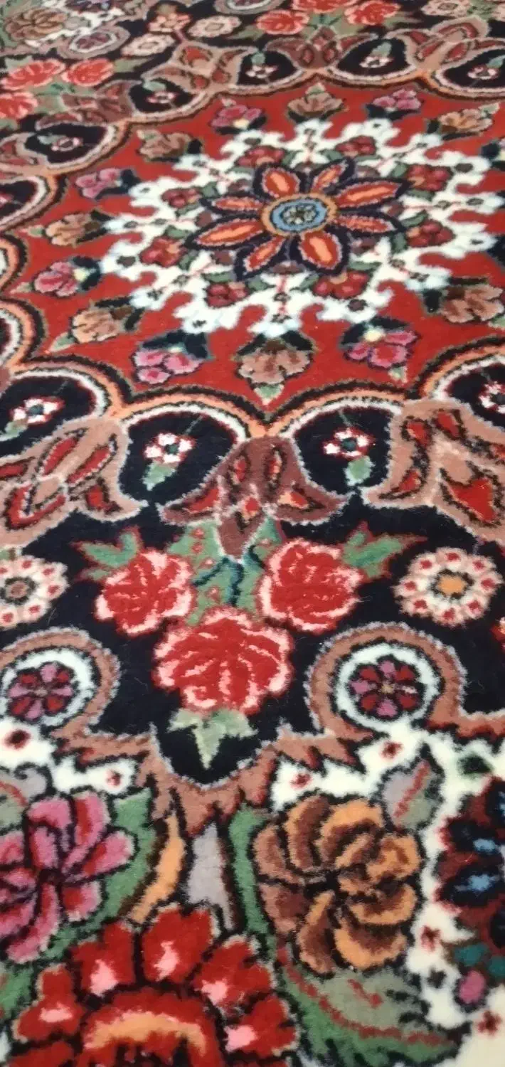 فرش گل ابریشم شاهین دژ|فرش|هشتگرد, فاز ۳ مهستان|دیوار