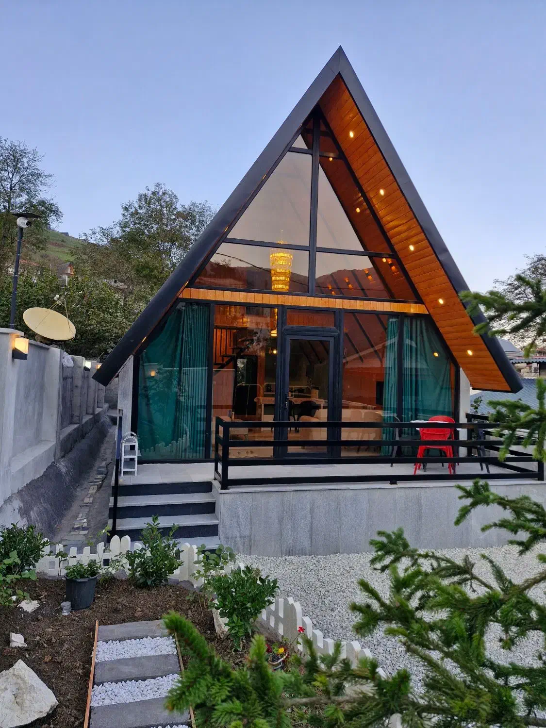 کلبه سوئیسی رامسر (جواهرده) دو خوابه|اجارهٔ کوتاه‌مدت ویلا و باغ|رامسر, |دیوار