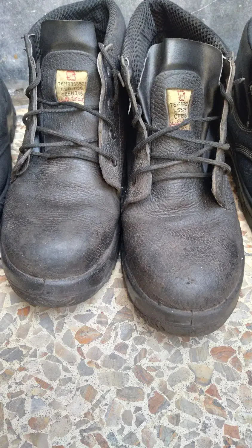 ۳جفت پوتین ایمنی۴۳و۴۵کاملانونواستفاده نشده|کیف، کفش، کمربند|اهواز, منبع اب|دیوار