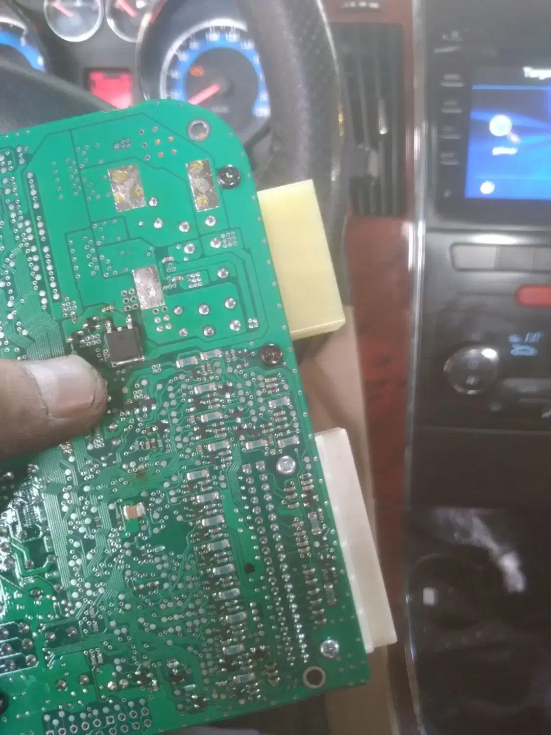 برقکار تخصصی خودرو(سیار و درب تعمیرگاه)|خدمات موتور و ماشین|تهران, فلسطین (میدان انقلاب)|دیوار