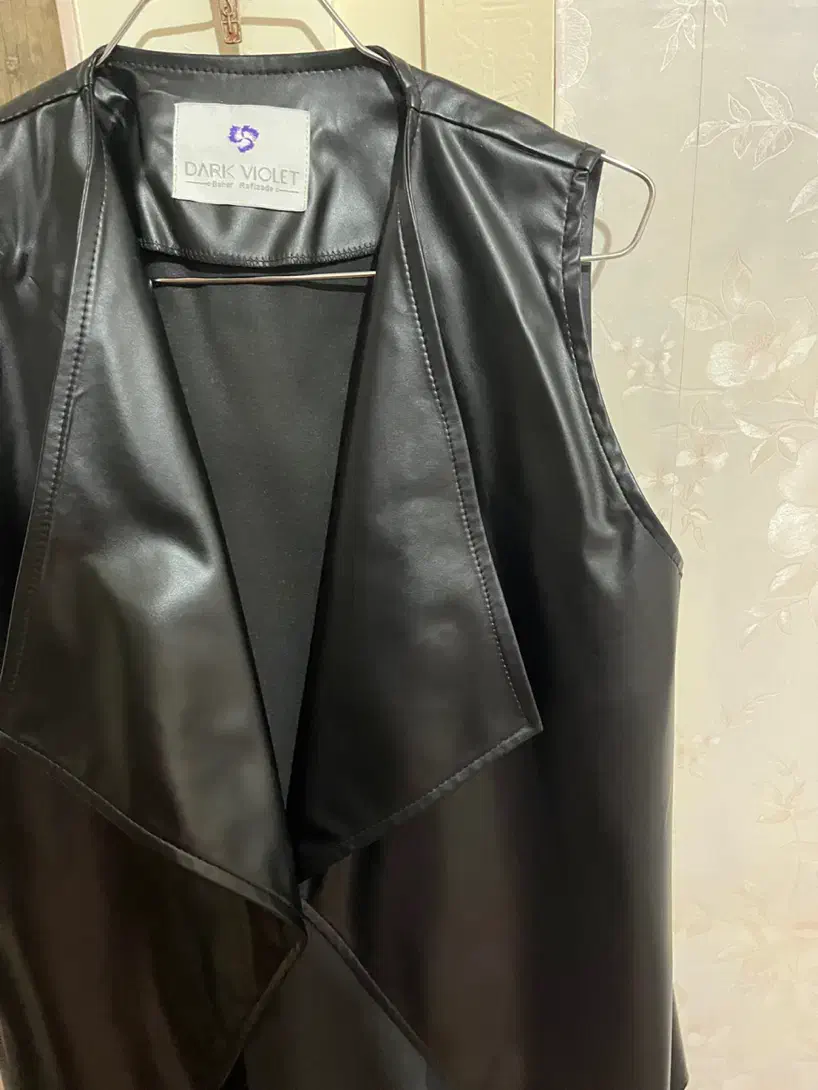 جلیقه چرم زنانه|لباس|میانه, |دیوار