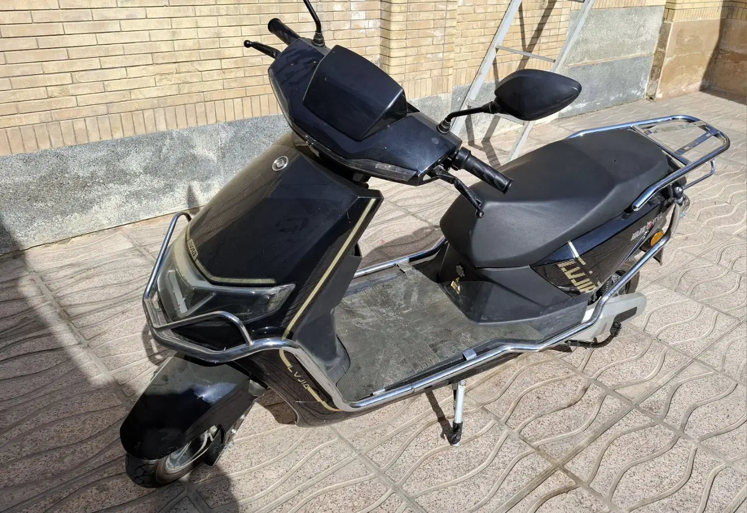 موتوربرقی|موتورسیکلت|شیراز, محراب|دیوار