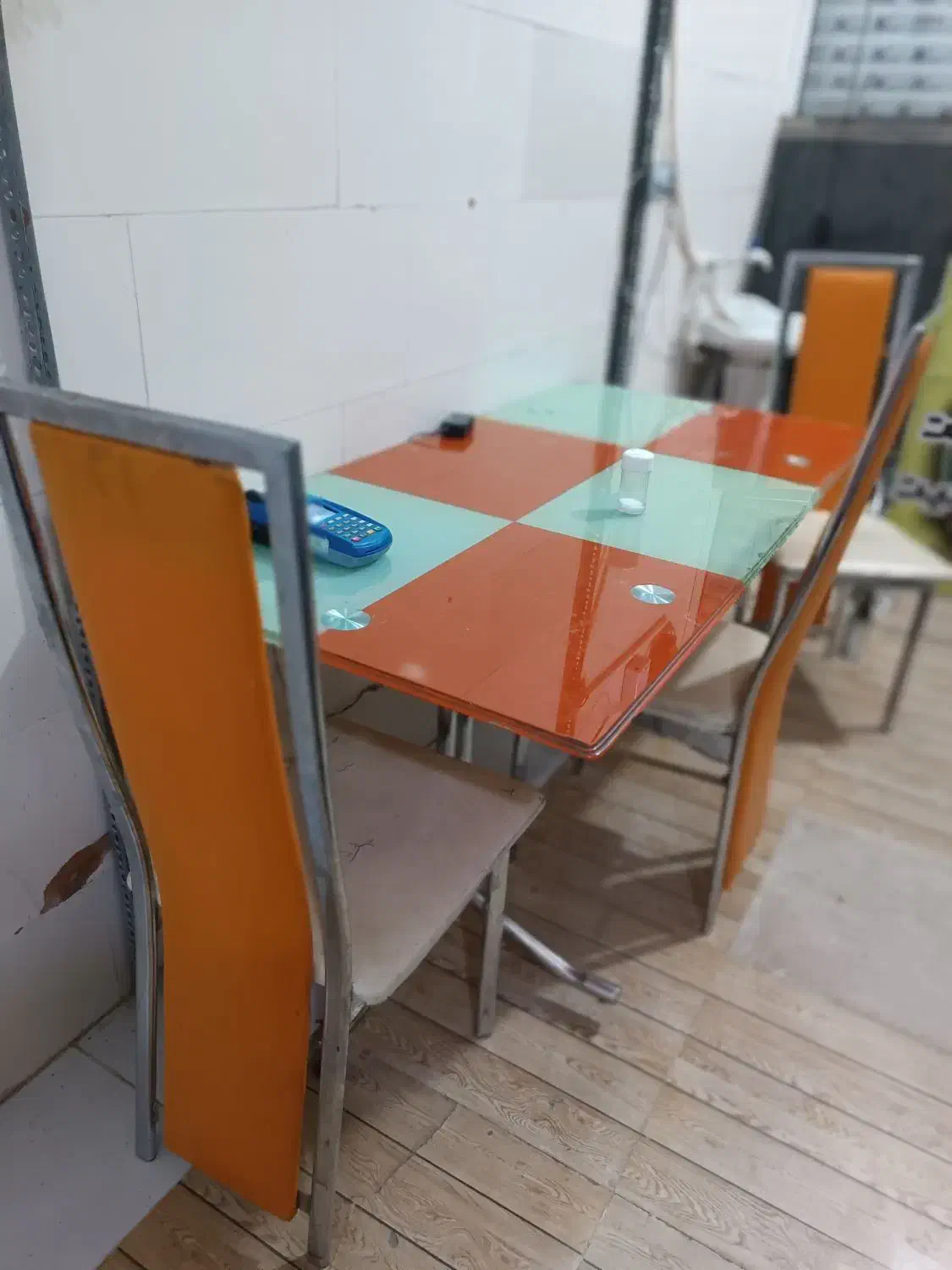 میزنهارخوری باچهارعددصندلی استیل اصل|میز و صندلی غذاخوری|زابل, |دیوار