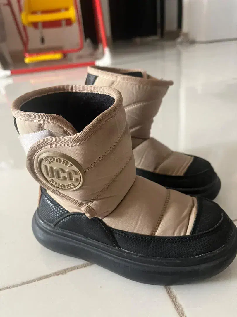 بوت بچه سالم و تمیز سایز ۲۹|کفش و لباس بچه|رشت, نخودچر|دیوار