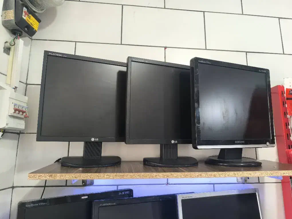 مانیتور ۱۷ اینچ|قطعات و لوازم جانبی رایانه|شهرکرد, |دیوار