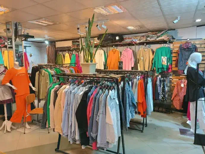 تجهیزات کامل فروشگاه پوشاک، دیواری و گردان|فروشگاه و مغازه|ری, دیلمان|دیوار