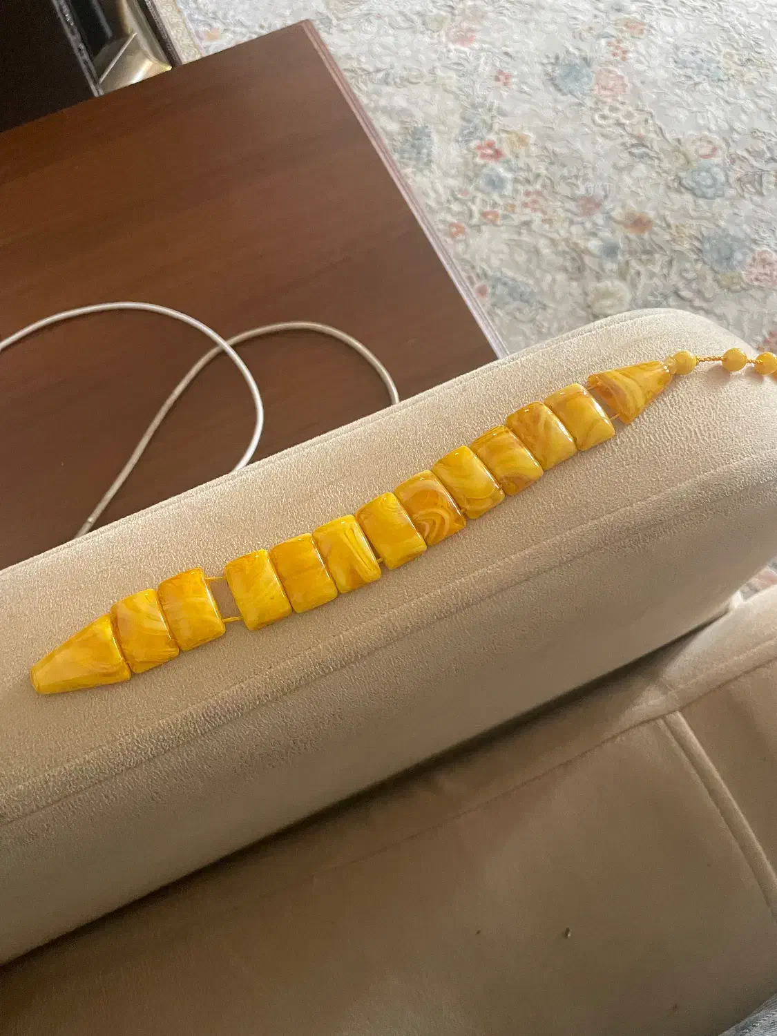 تسبیح زازا کهربا‌|کلکسیون اشیاء عتیقه|نقده, |دیوار