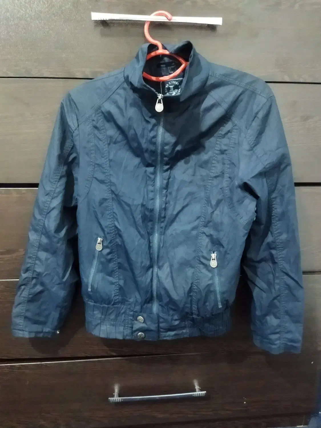 کت بارانی|لباس|قروه, |دیوار