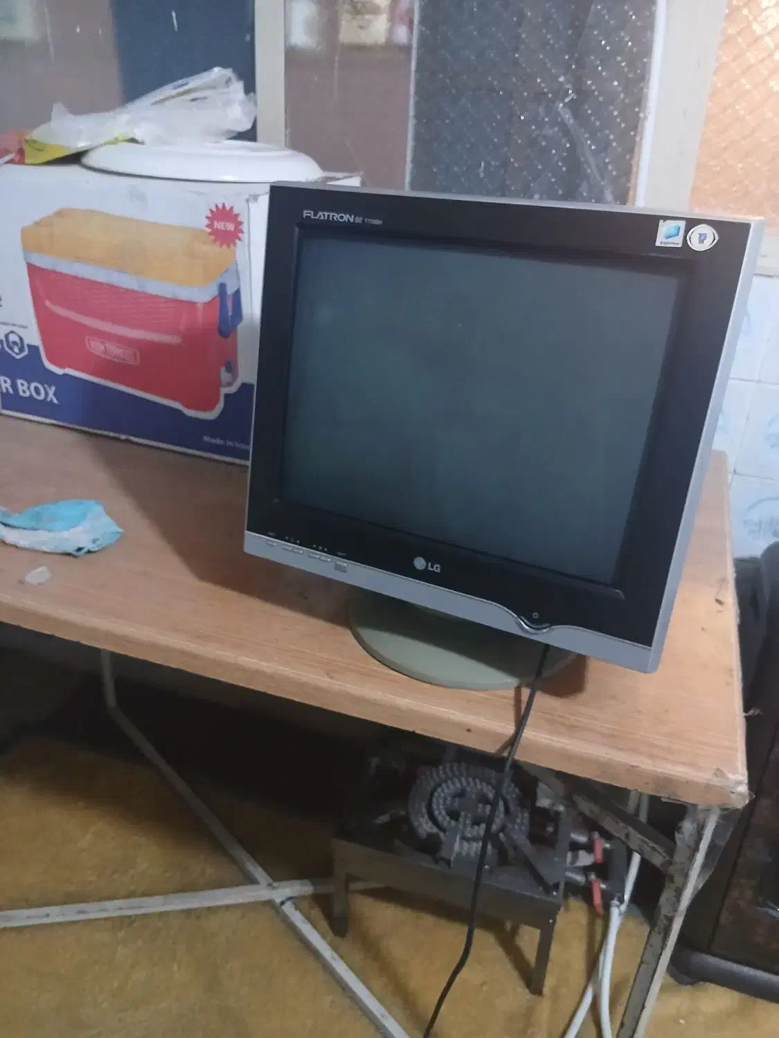 مانیتور سالم  فقط 500|قطعات و لوازم جانبی رایانه|مشهد, امیر آباد|دیوار