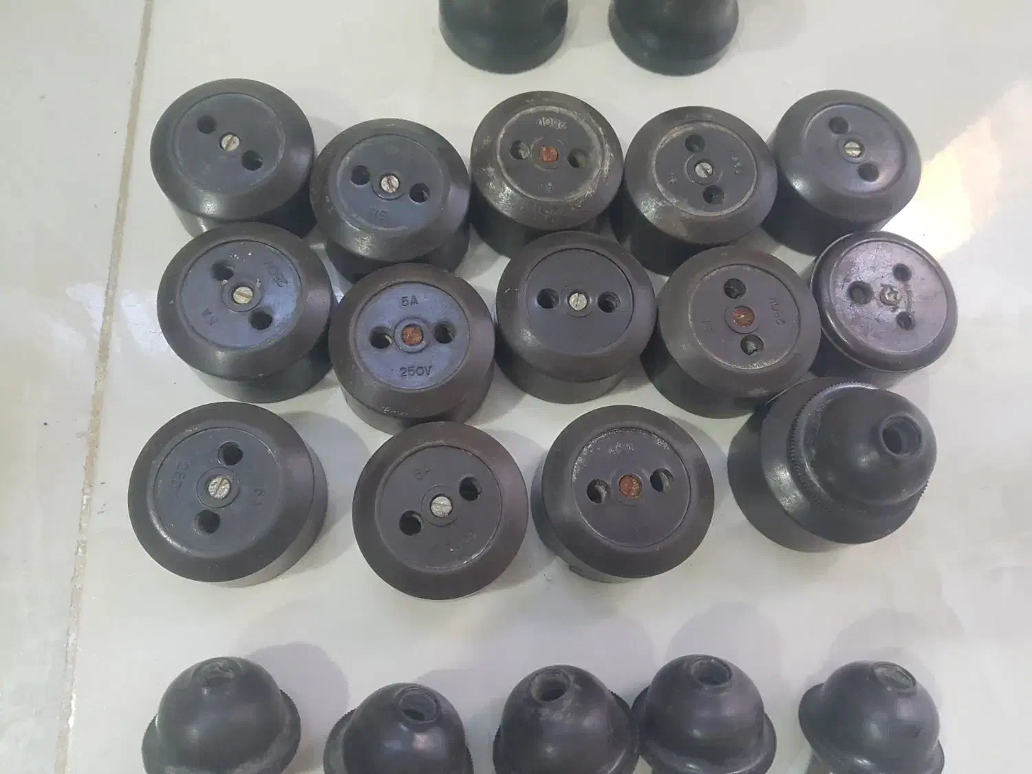 پریز و دوشاخه روکار قدیم کلکسیونی|لامپ و چراغ|اهواز, کمپلو جنوبی|دیوار