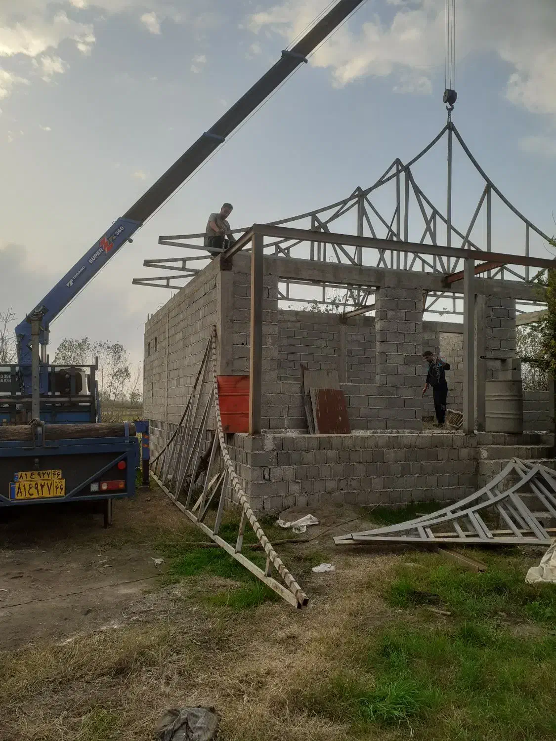 جرثقیل خاور|خدمات حمل و نقل|لاهیجان, قیام|دیوار