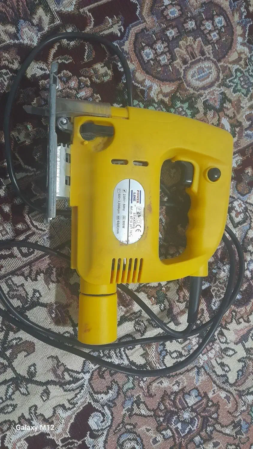 عمود بر .|ابزارآلات|نقده, |دیوار