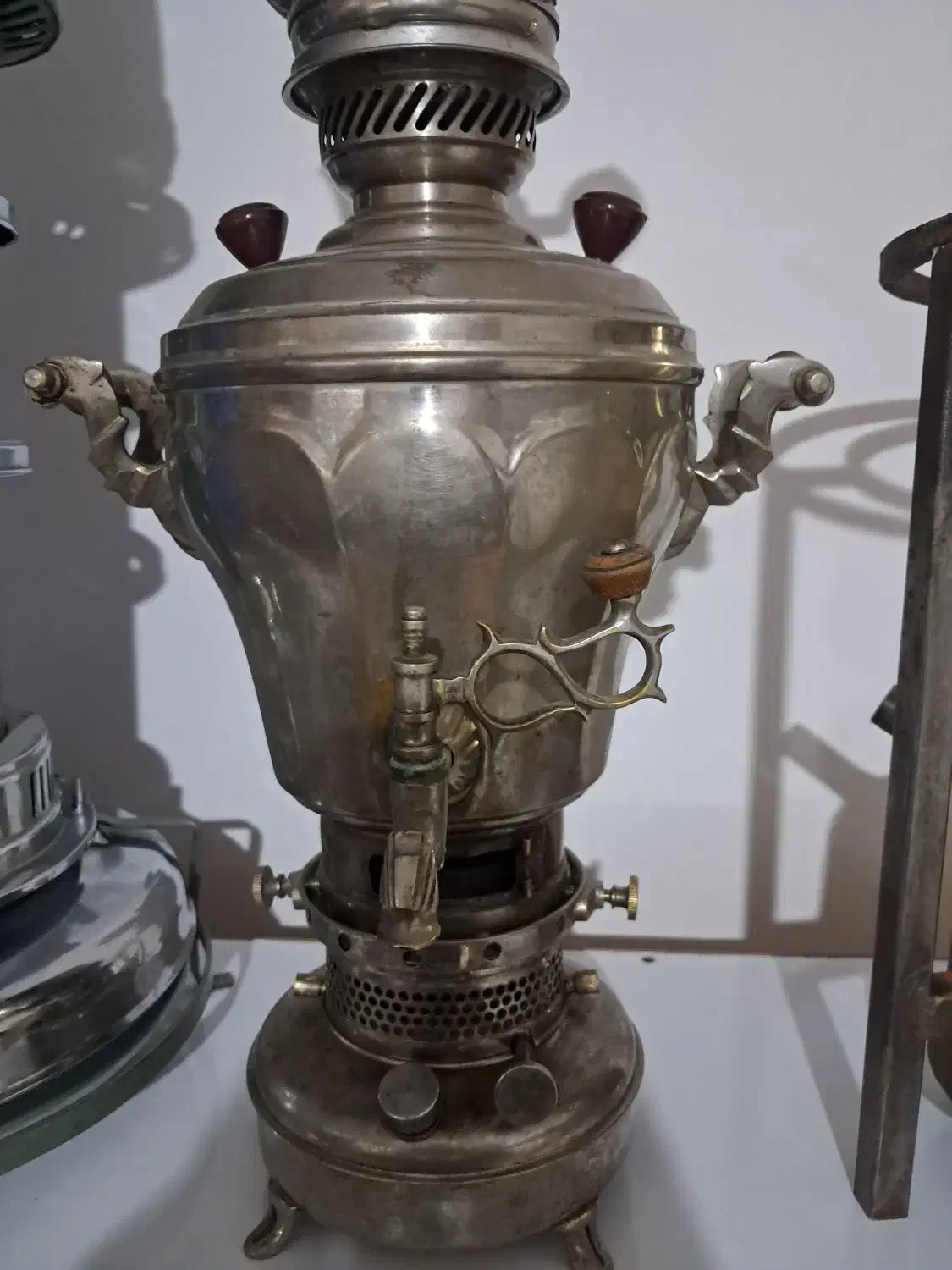 سناور نفتی|کلکسیون اشیاء عتیقه|ساوه, |دیوار