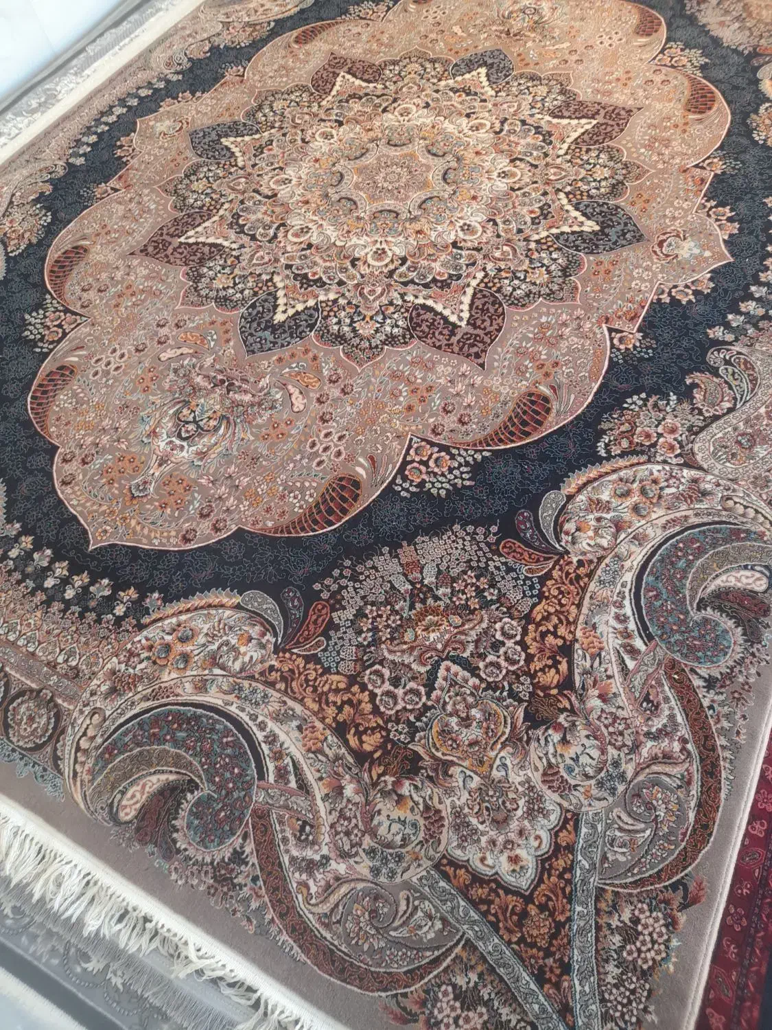 فرش ۹متری جفت ۷۰۰شانه|فرش|اصفهان, رهنان|دیوار