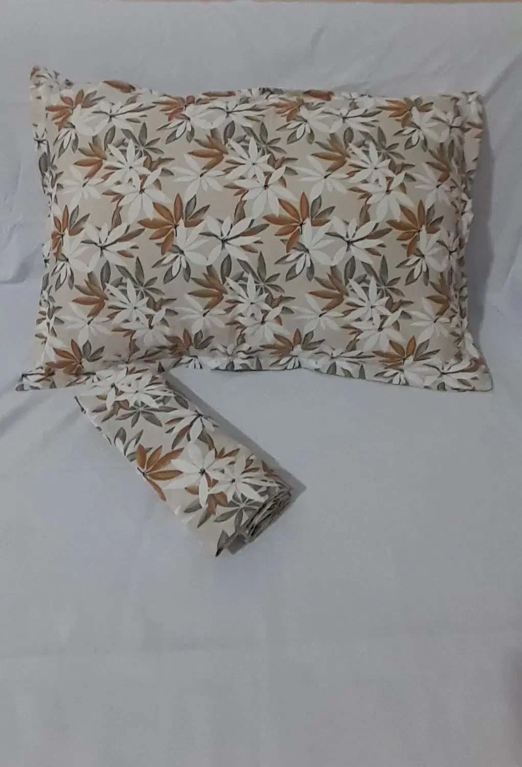 رو بالشتی|رختخواب، بالش، پتو|قائن, |دیوار