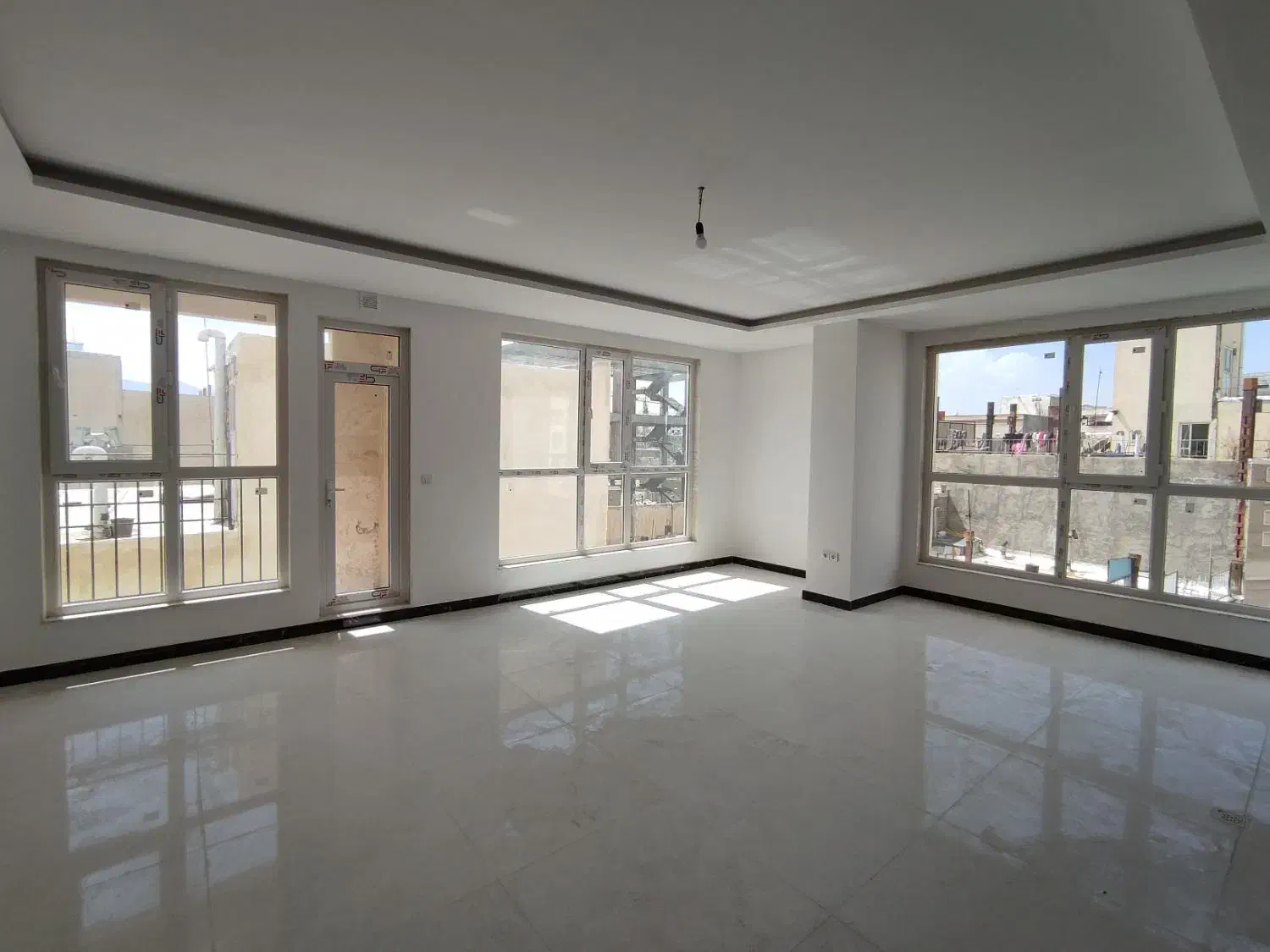 فروش آپارتمان ۱۰۳ متری غرق در نور مرکز شهر|فروش آپارتمان|ابهر, |دیوار