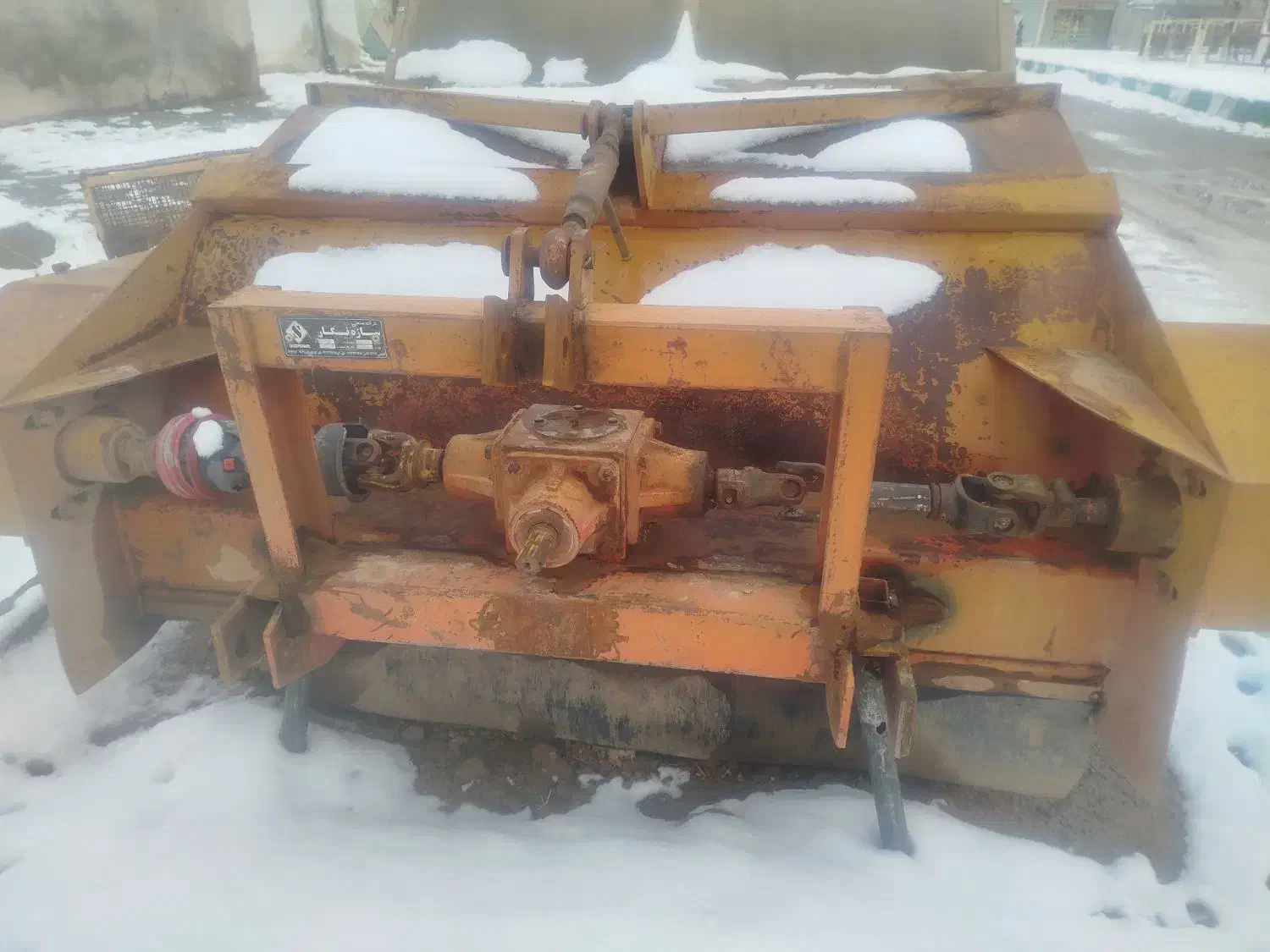 برگزن چغندر.سازه نگار|ابزارآلات|کنگاور, |دیوار