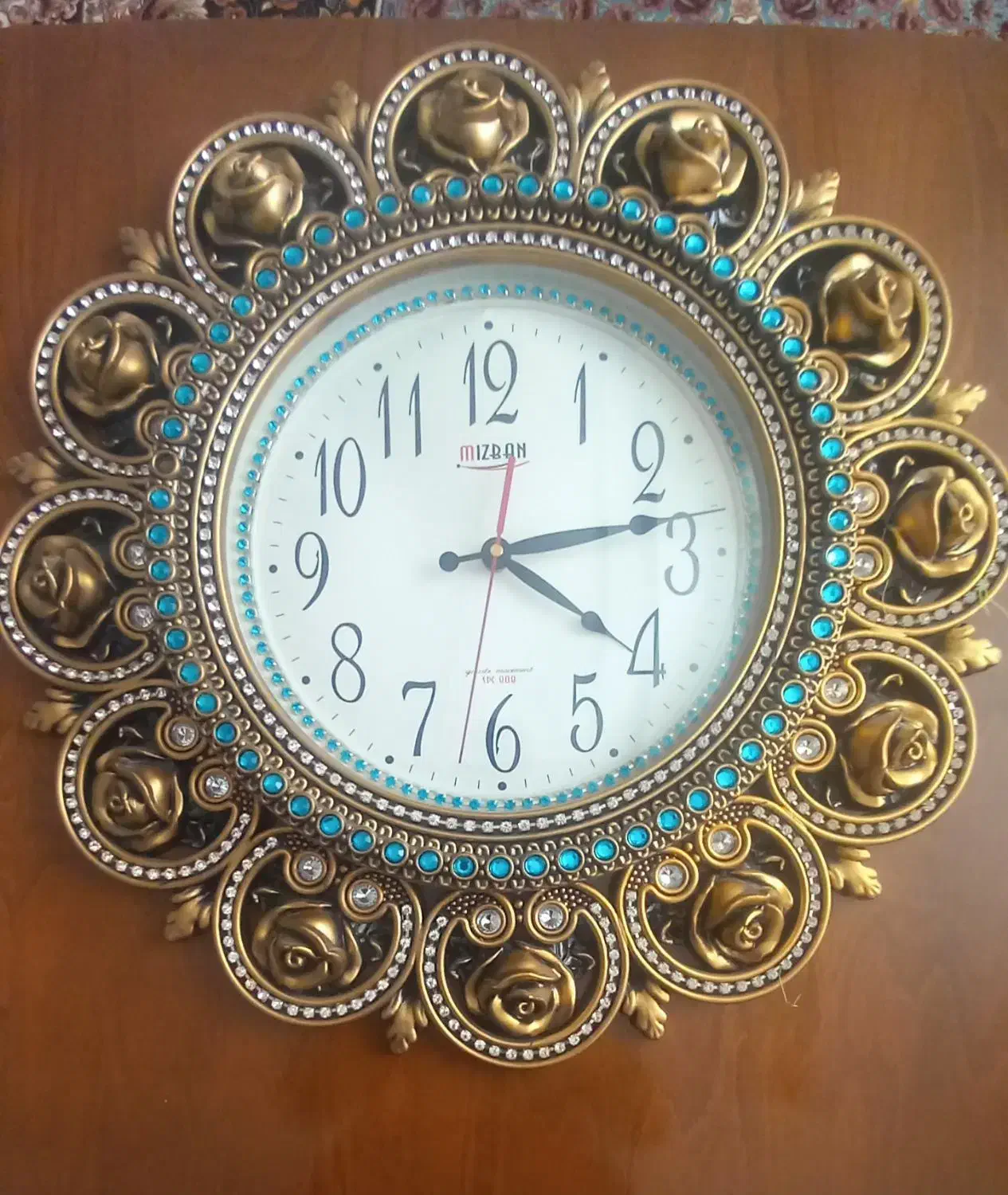 ساعت دیواری بسیار زیبا کارکرده ولی سالم|ساعت دیواری و تزئینی|شهرکرد, |دیوار