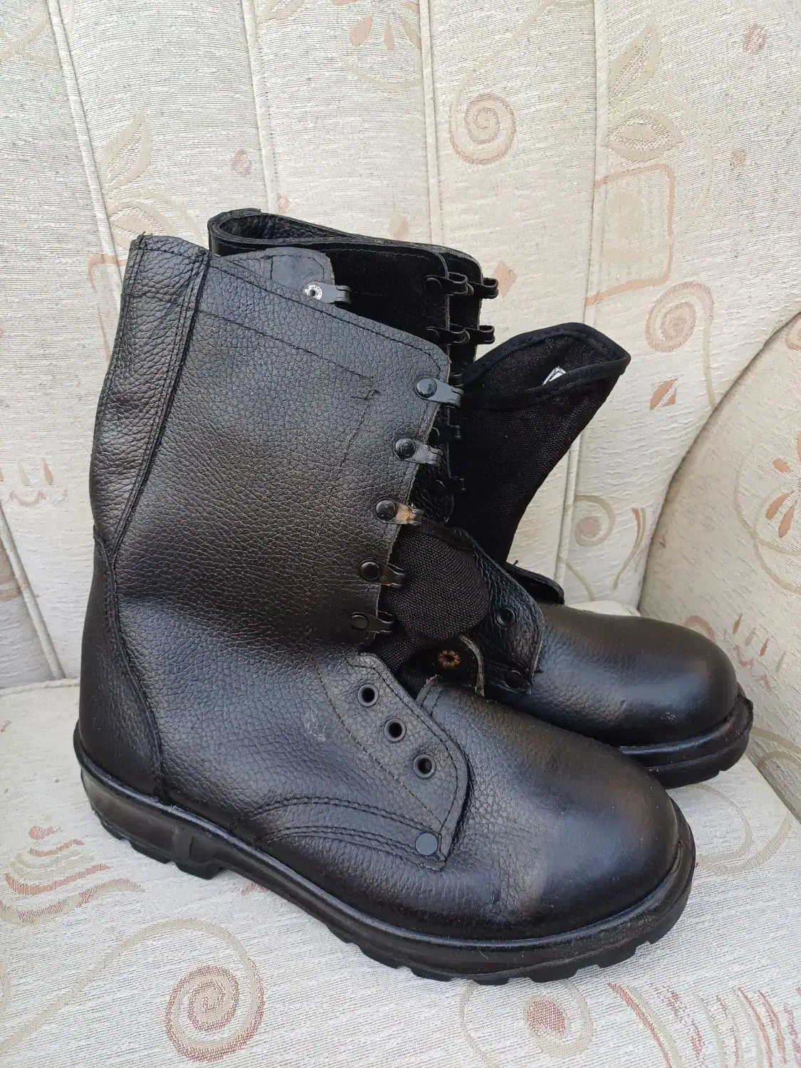 پوتین مارک نوید بهمن|کیف، کفش، کمربند|چالوس, |دیوار