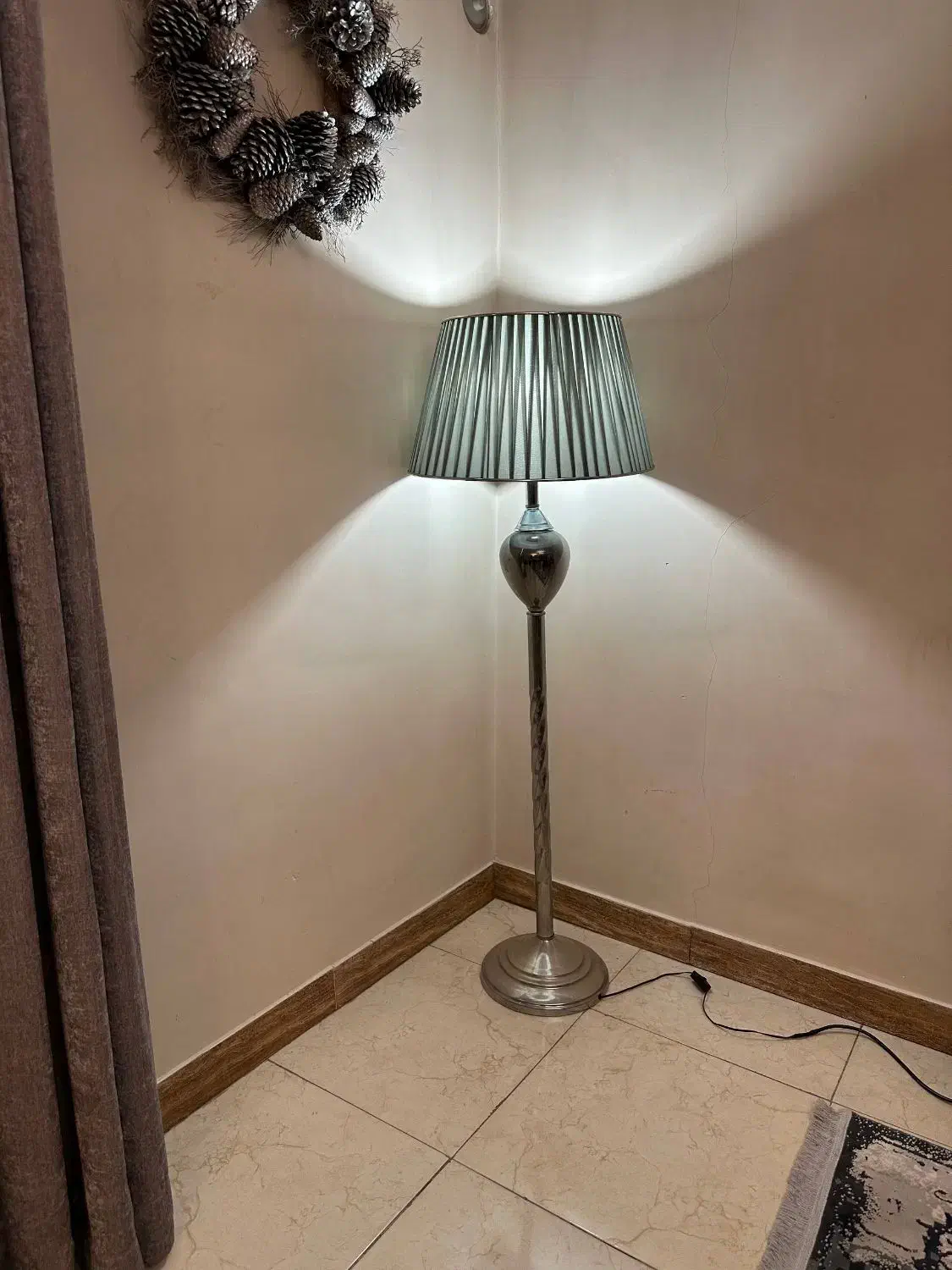 آباژور ایستاده|چراغ خواب و آباژور|فردیس, فرامرزیه|دیوار