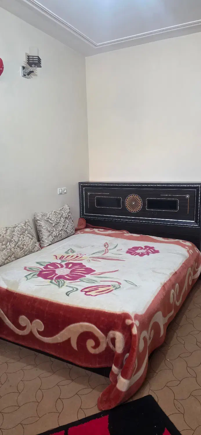 تخت دو نفره و میز آرایش|تخت و سرویس خواب|تیران, |دیوار