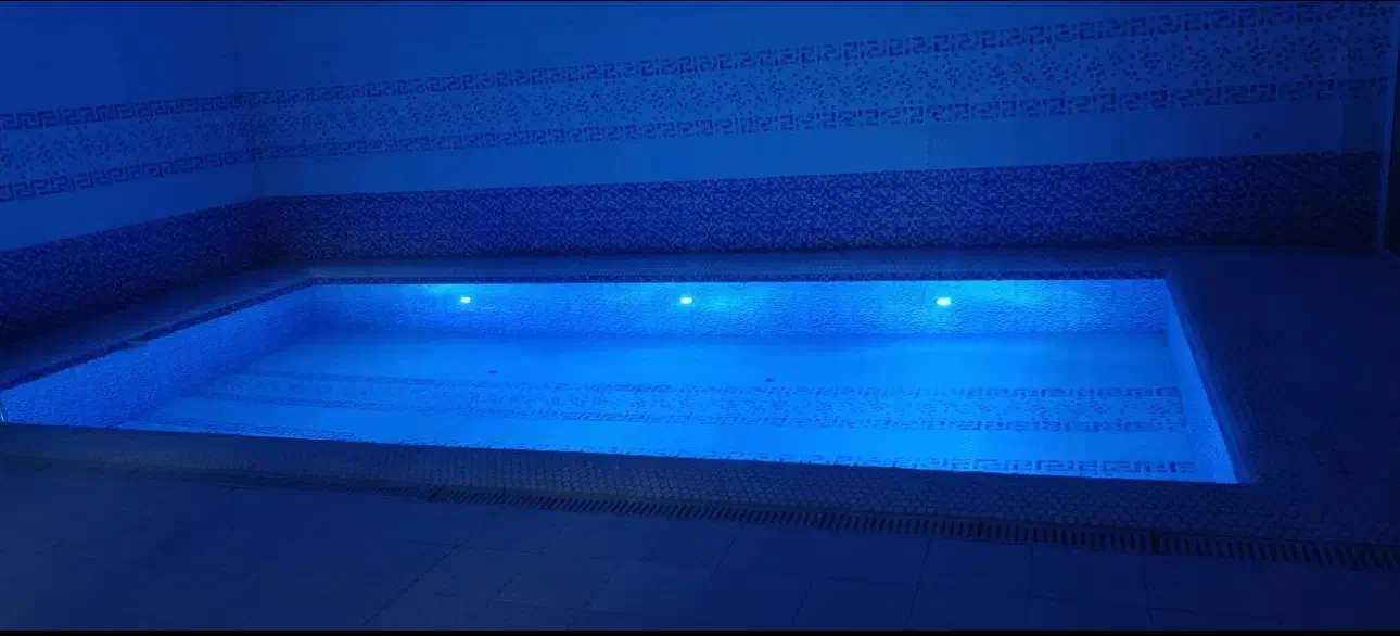 اجاره روزانه باغ ویلای رویایی با استخر آبگرم|اجارهٔ کوتاهمدت ویلا و باغ|اصفهان, بوستان کوهستانی صفه|دیوار