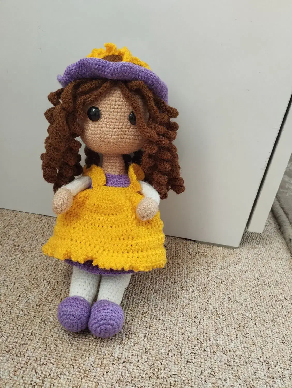 عروسک|اسباب‌بازی بچه|قم, باغ کرباسی|دیوار