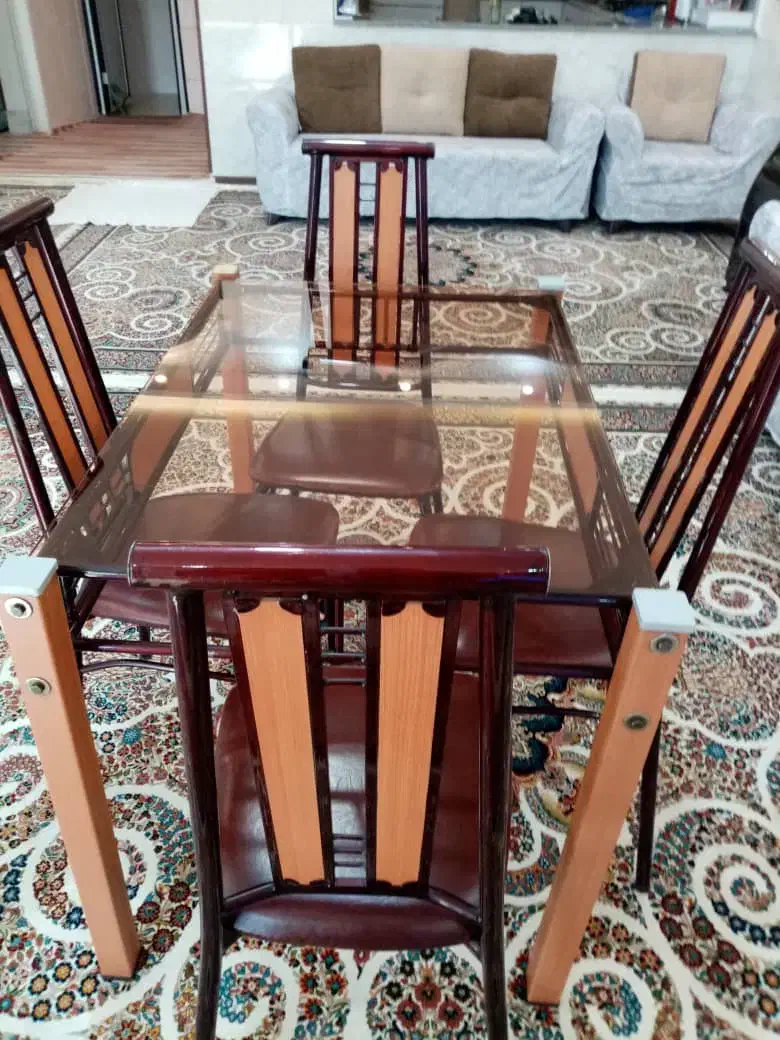 میز نهار خوری چهار نفر ها در حد نو|میز و صندلی غذاخوری|شیراز, شهرک مطهری|دیوار