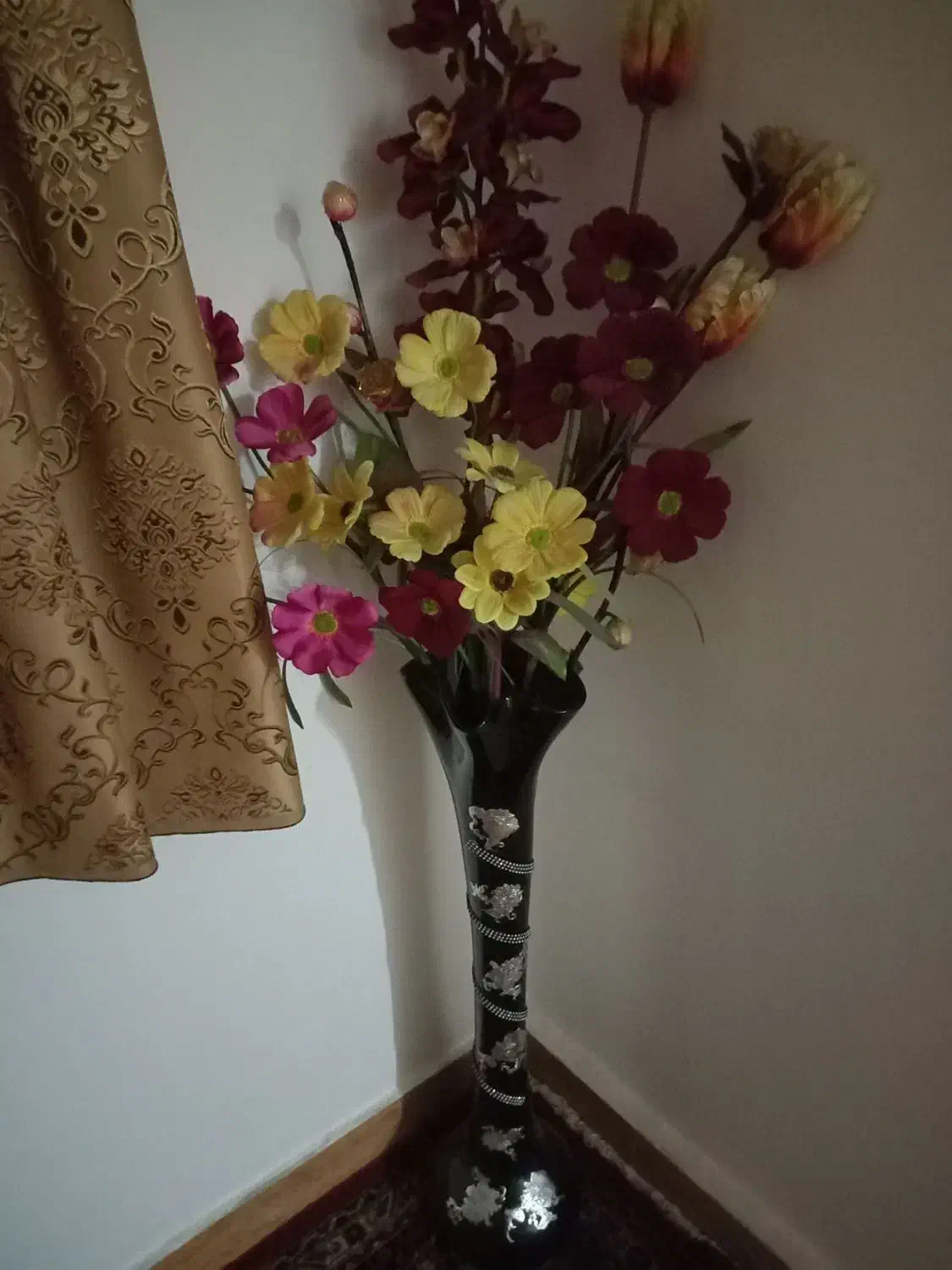 گل و گلدان|گل مصنوعی|خوی, |دیوار