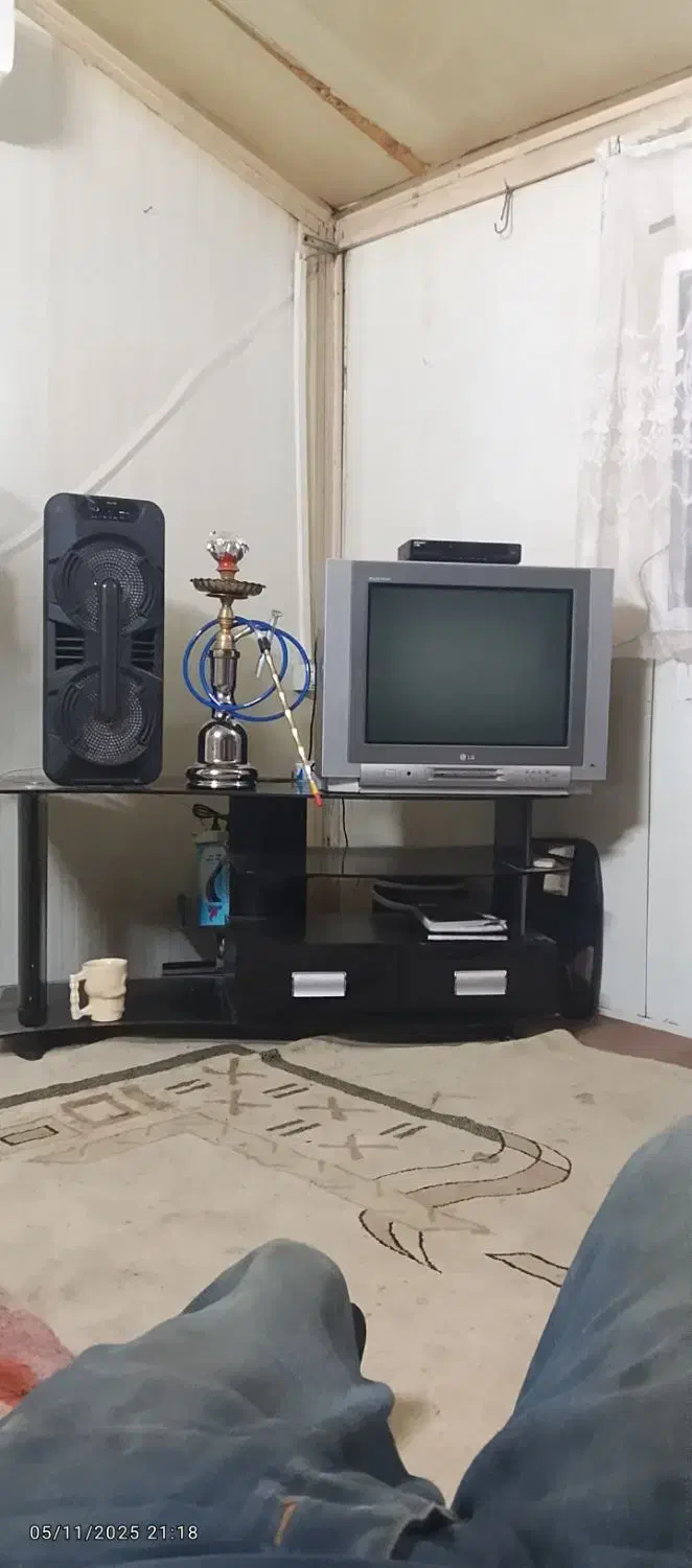 یک عدد تلویزیون و دیجیتال بسیار تمیز|میز تلویزیون|محمودآباد, |دیوار