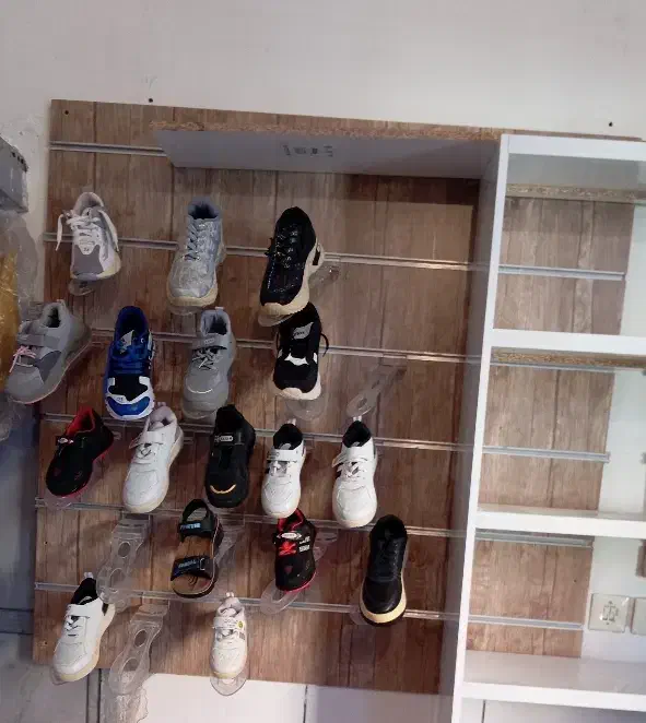 فروش مغازه کفش فروشی، رگال وقفسه چلیچه|کیف، کفش، کمربند|فارسان, |دیوار