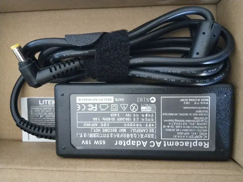 تعدادی آداپتور لپ تاپ موبایل مانیتور مودم دوربین|قطعات و لوازم جانبی رایانه|یزد, |دیوار