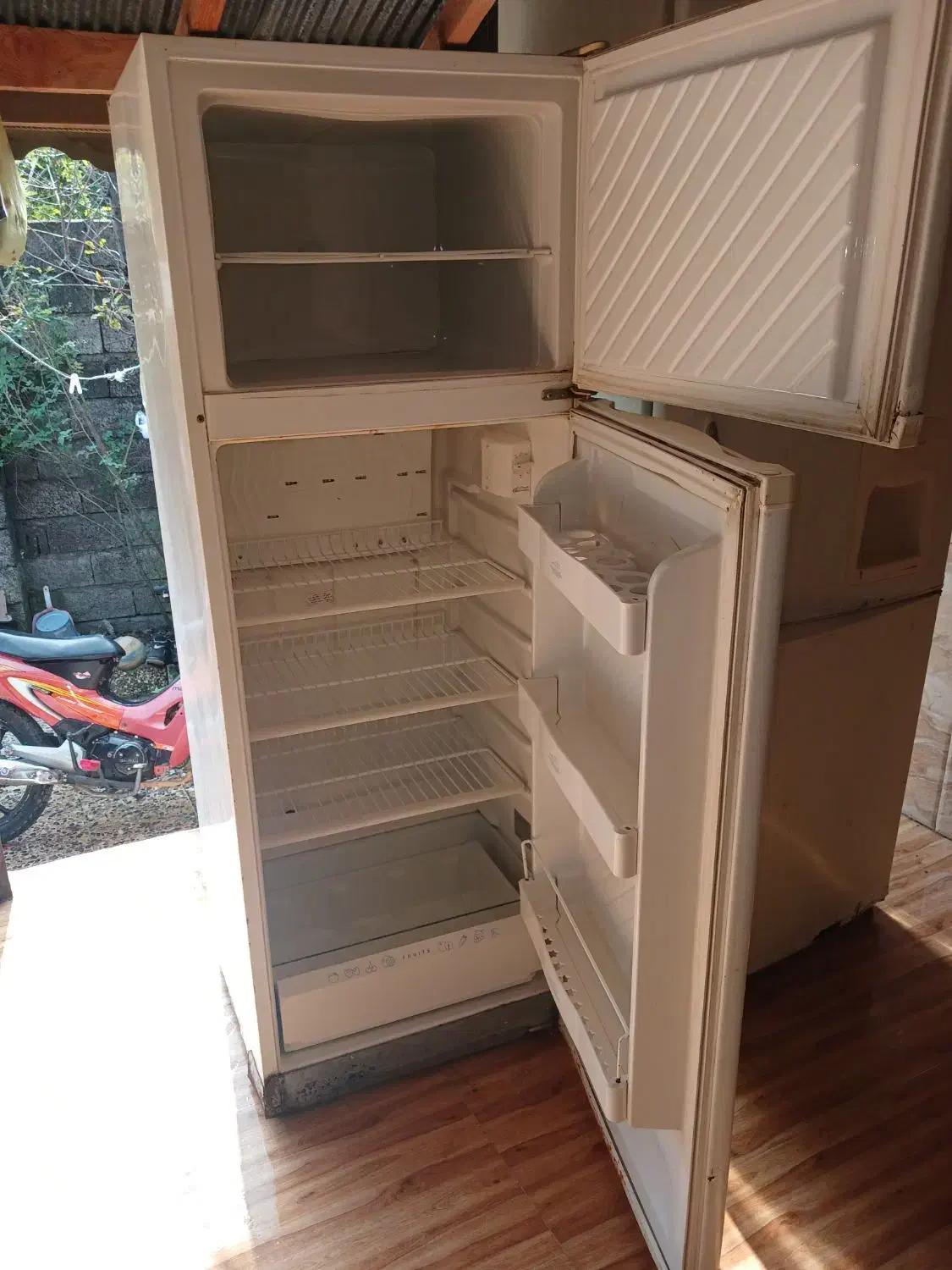 دو عدد یخچال بهترین مارک ها|یخچال و فریزر|رضوانشهر, |دیوار