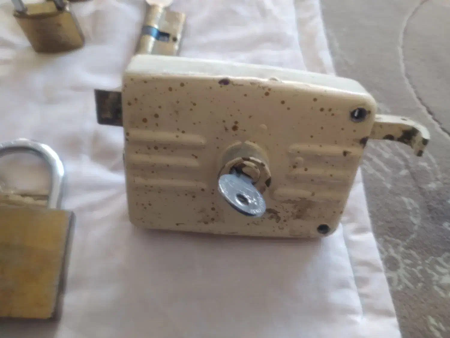 فروش تعدادی قفل کتابی و قفل در چوبی قفل در حیاط|ابزارآلات|شاهین‌شهر, گزبرخوار|دیوار