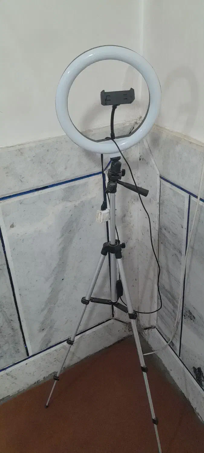 رینگ لایت فروشی کاملا نو و سالم|دوربین عکاسی و فیلم‌برداری|کلاله, |دیوار