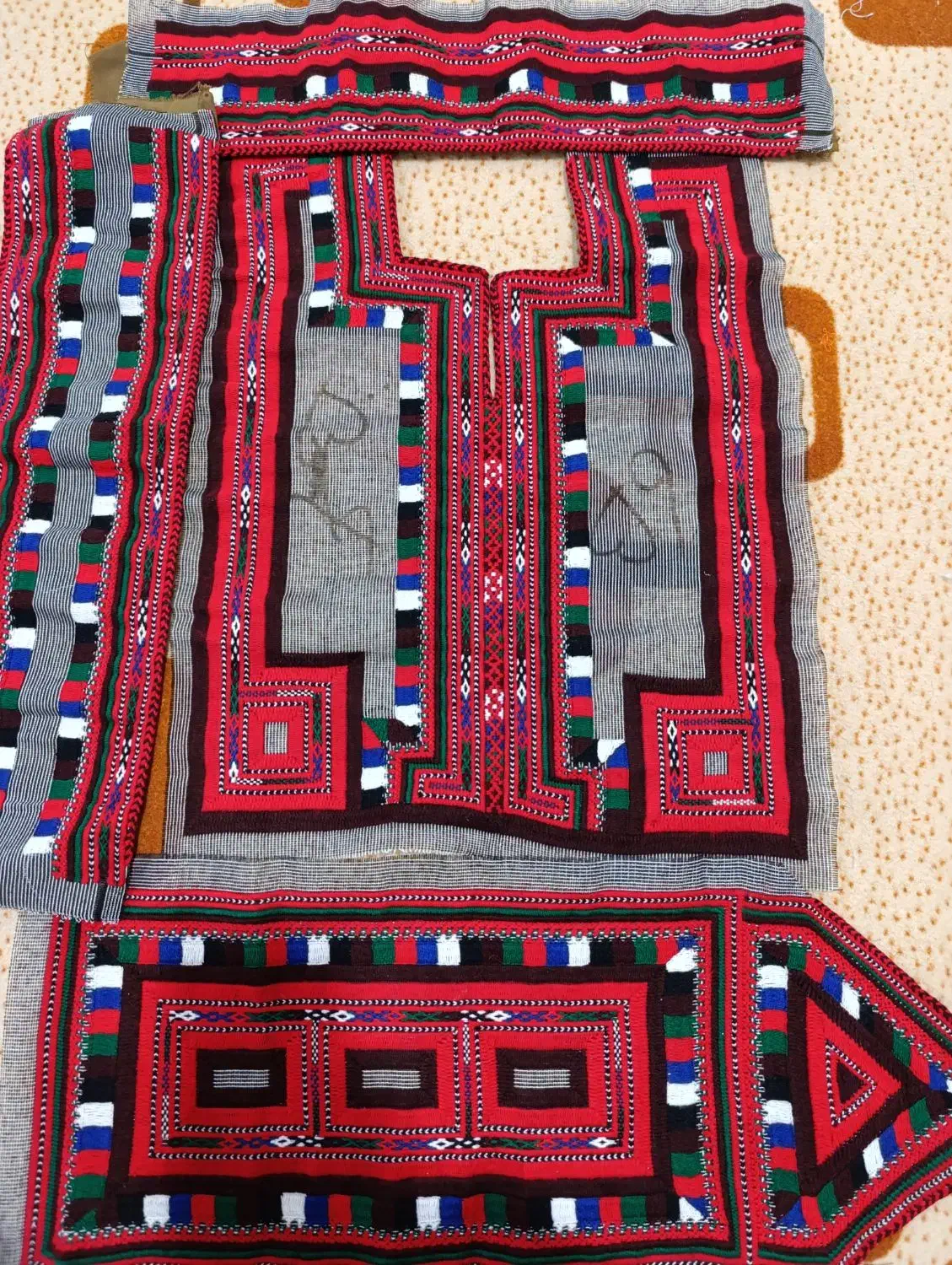 زیح آستین لباس|لباس|چابهار, |دیوار