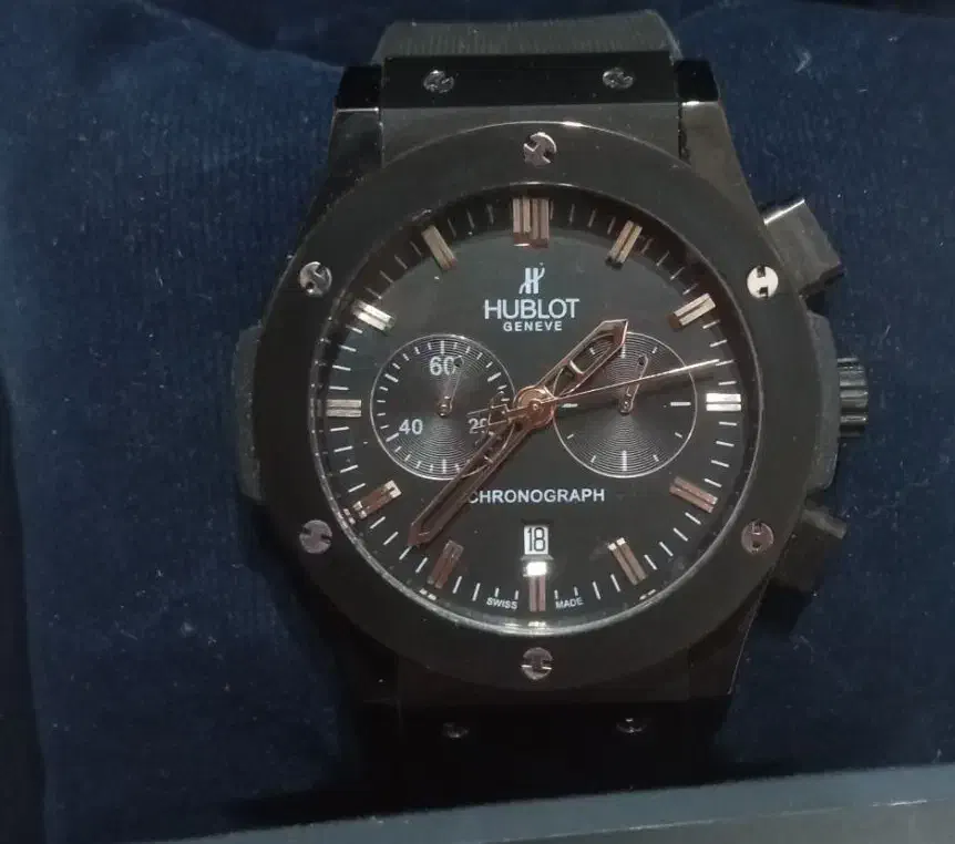 ساعت هالیبوت|ساعت|نیشابور, هفده شهریور|دیوار