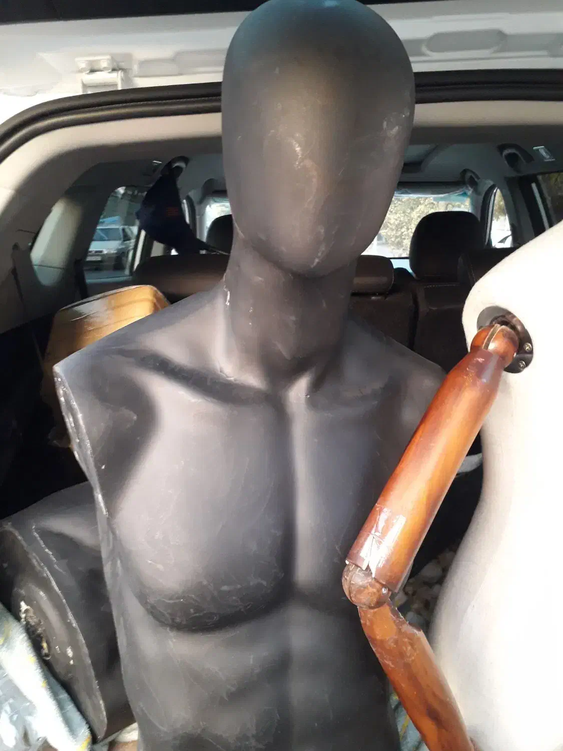 دو عدد نیم تنه   ویک جفت پا عدد دست دو توافقیم|فروشگاه و مغازه|تهران, شهرک صدرا|دیوار