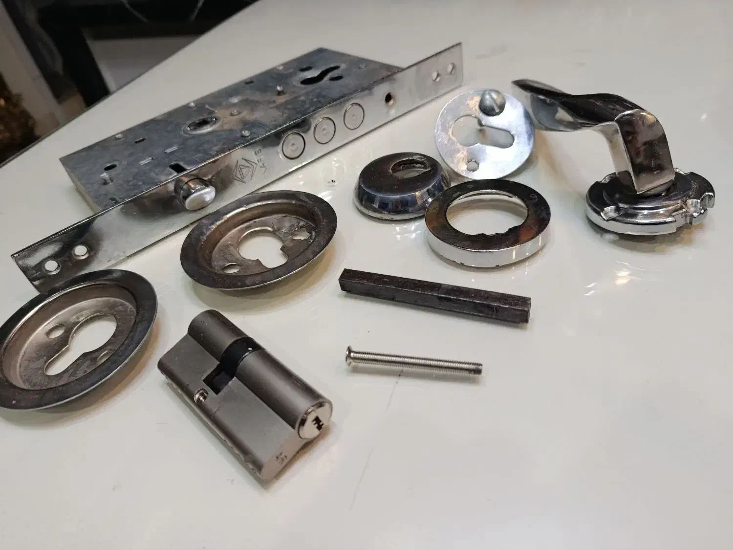 قفل ومغذی درب|مصالح و تجهیزات ساختمان|اصفهان, سرشبادران|دیوار