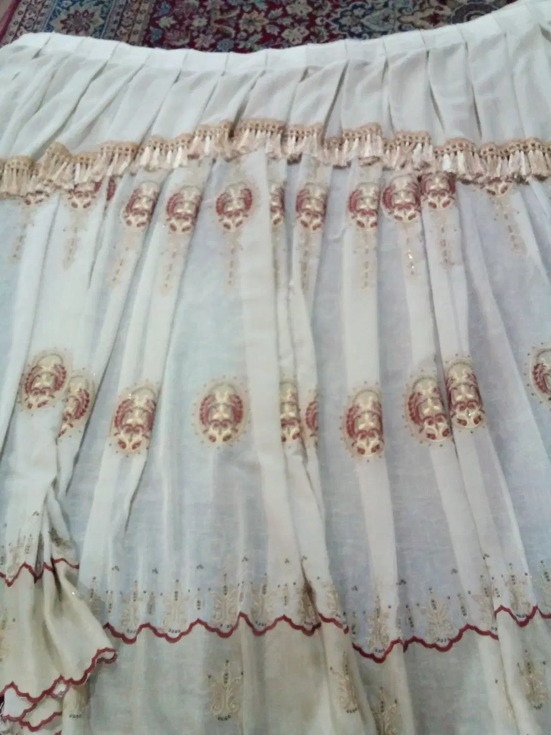 پرده|پرده، رانر، رومیزی|رودبنه, |دیوار