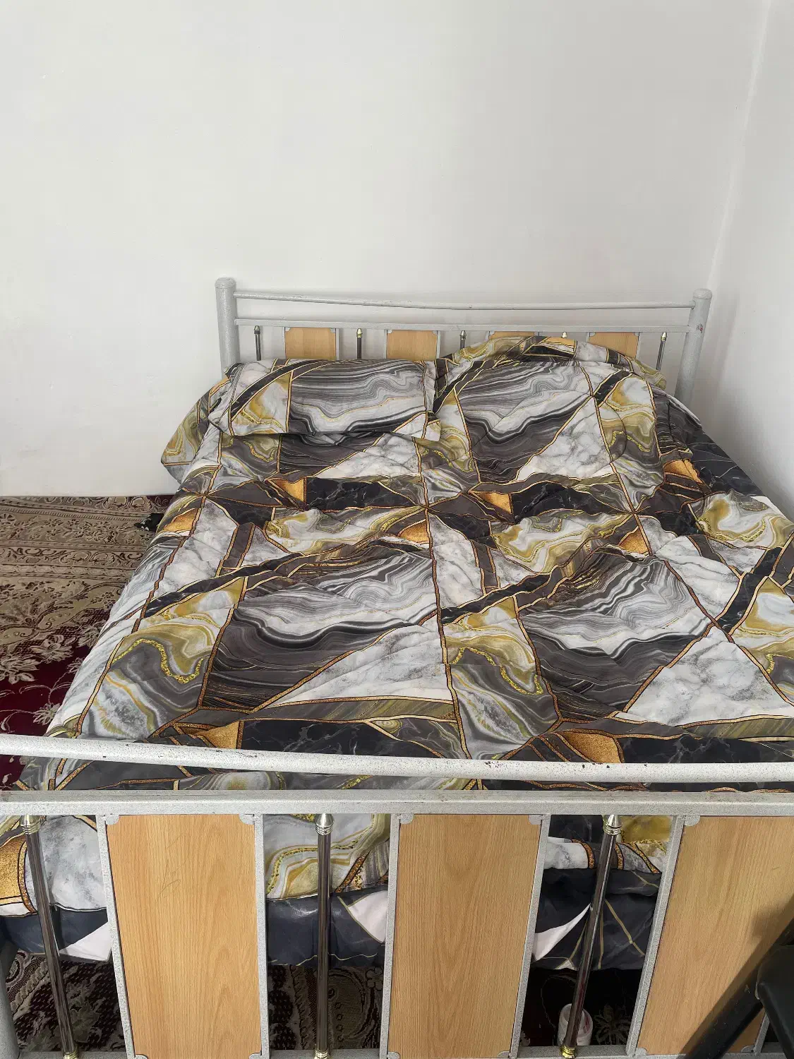 تخت خواب دونفره فلزی|تخت و سرویس خواب|تربتحیدریه, میدان مرکزی|دیوار