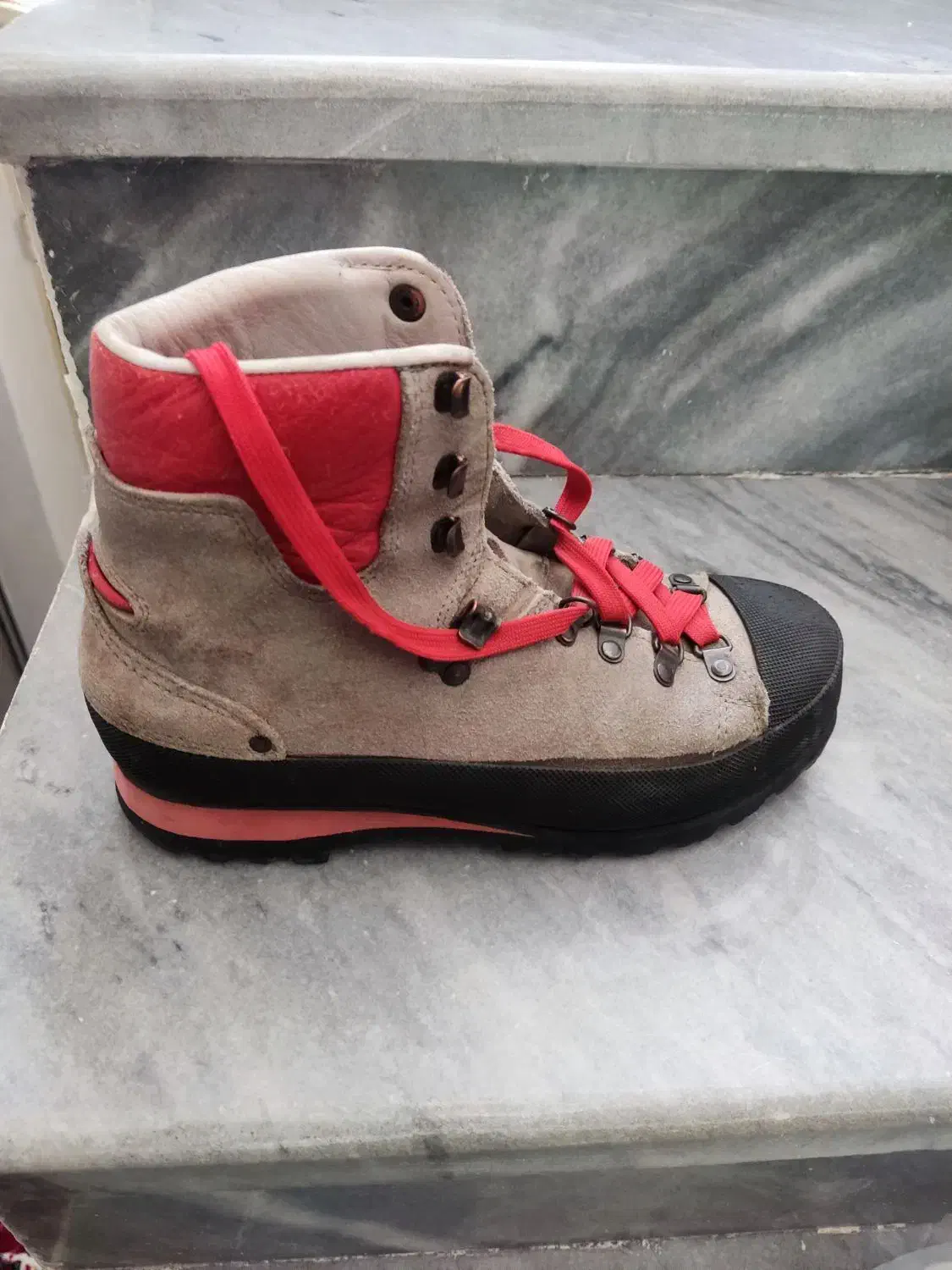 کفش زمستانی کوهنوردی|کیف، کفش، کمربند|میاندوآب, |دیوار