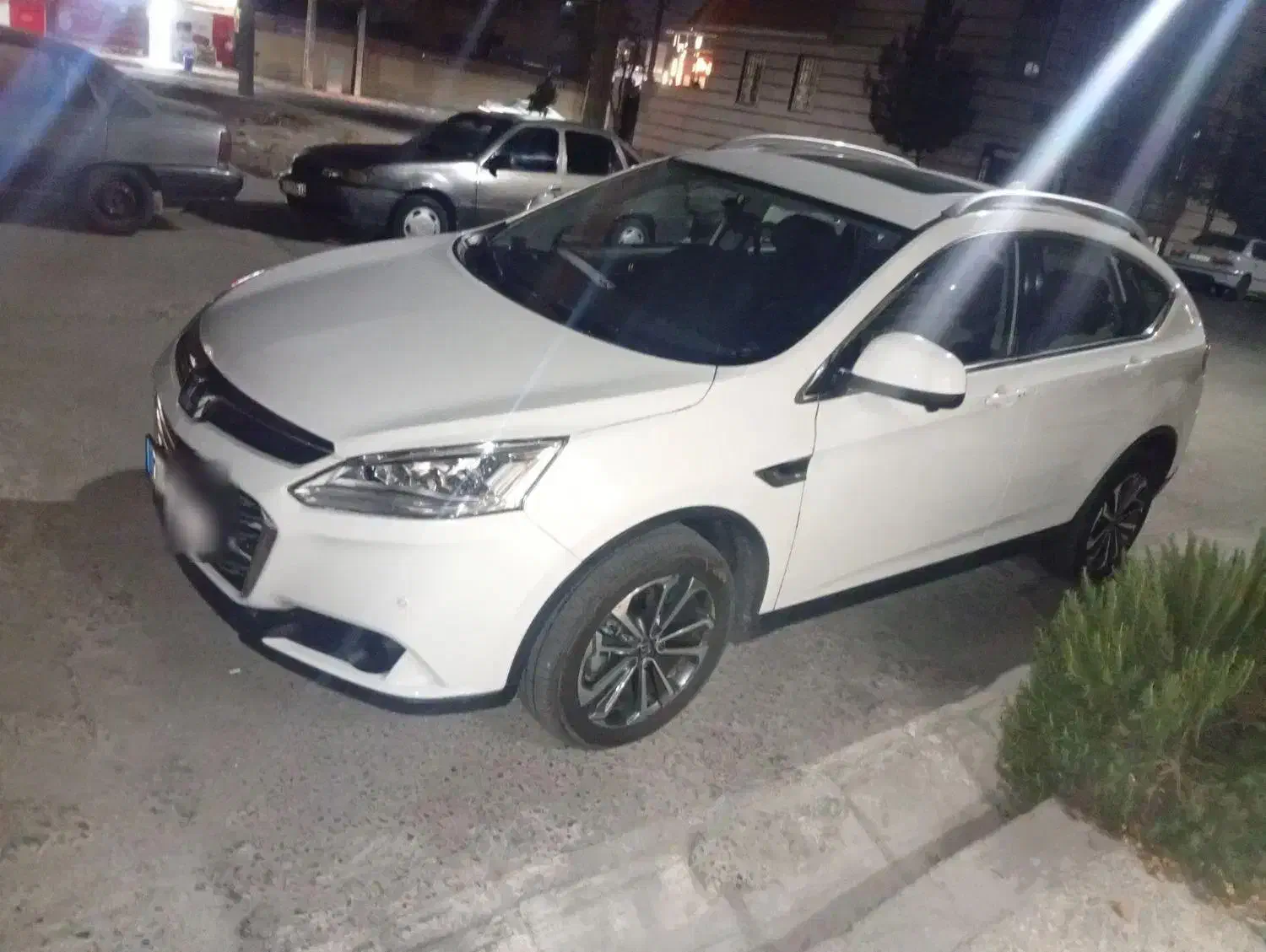 لوکسژن U6اتوماتیک فول آپشن|خودرو سواری و وانت|اندیشه, اندیشه فاز ۴|دیوار