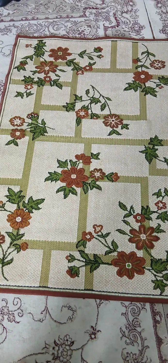 تعدادی قالیچه|فرش|صومعهسرا, |دیوار